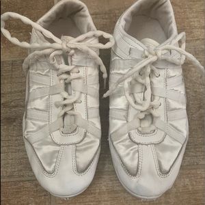 Size 8 nfinity evolution shoes w/ shoe box